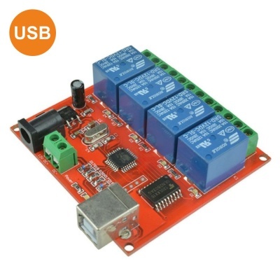 Placa eletrónica vermelha com relés azuis e conector USB