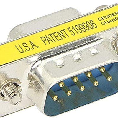 Adaptador conector DB9 metálico com anel amarelo e texto
