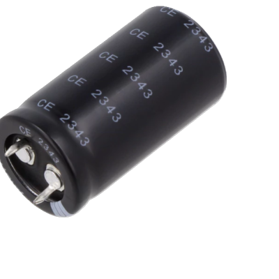 Capacitor eletrolítico preto com terminais metálicos e inscrições brancas.