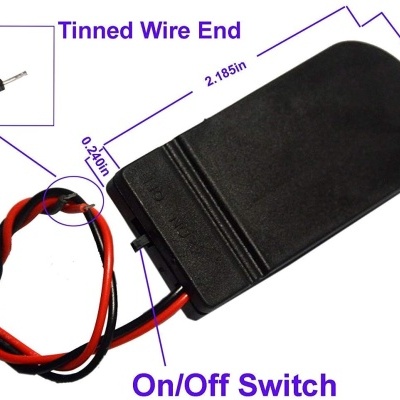 Interruptor liga/desliga preto com fios torcidos vermelho e preto e etiquetas em inglês.