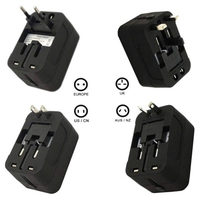 Adaptadores de tomada universais pretos com vários tipos de plugues para diferentes regiões