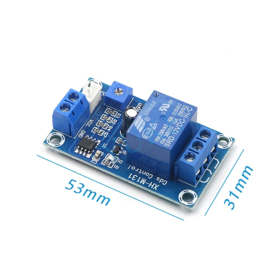 Placa eletrónica azul de controlo com relé azul e vários componentes, medida 53mm x 31mm