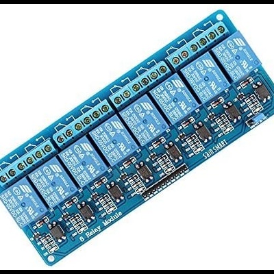 Módulo de 8 relés azuis numa placa azul com texto SUNSHINE