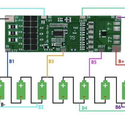 Placa eletrónica com ligações de seis baterias com símbolos + e - e etiquetas de voltagem