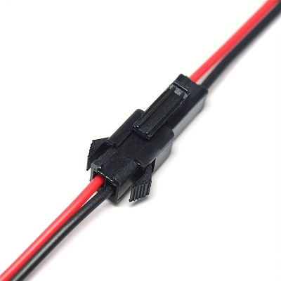 Conector elétrico em plástico com cabos vermelho e preto