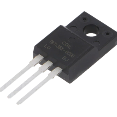 Transístor de potência preto com três terminais metálicos e texto branco