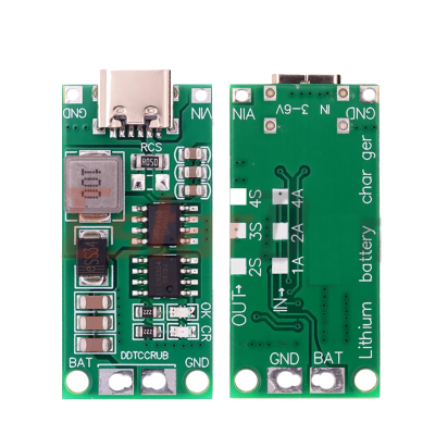 Placa de circuito impresso verde com conector USB tipo C e componentes eletrónicos