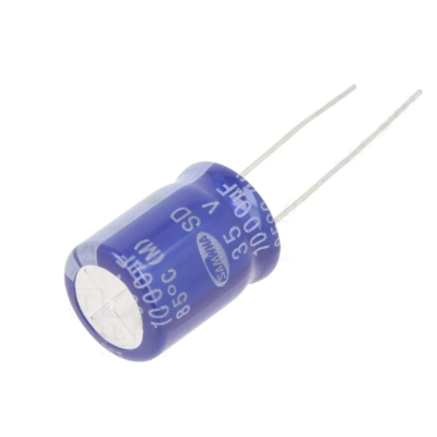 Condensador eletrolítico azul com terminais metálicos e texto branco