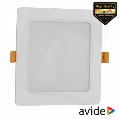 Painel LED quadrado branco com clipes amarelos e selo 'High Quality avide'