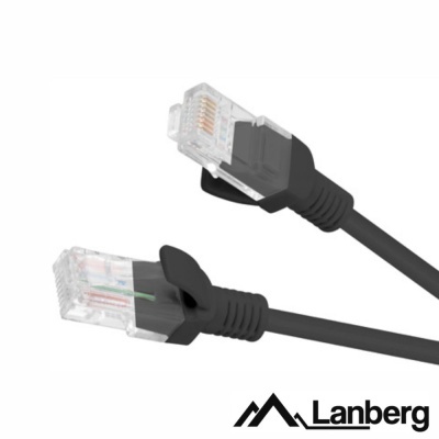 Cabo de rede Ethernet preto com conectores RJ45 transparentes e marca Lanberg