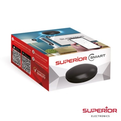 Caixa do produto Superior Smart com comando remoto preto e smartphone