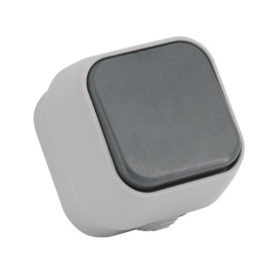 Interruptor elétrico quadrado branco com botão cinza escuro