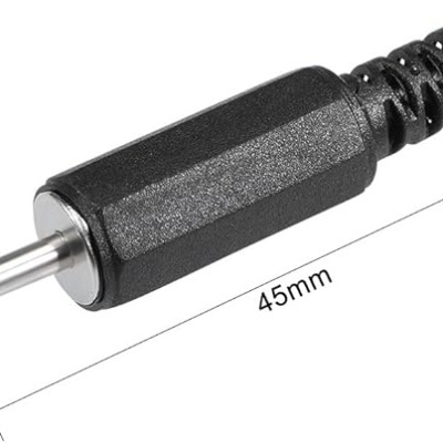 Conector de alimentação DC preto com ponta amarela e medidas visíveis.