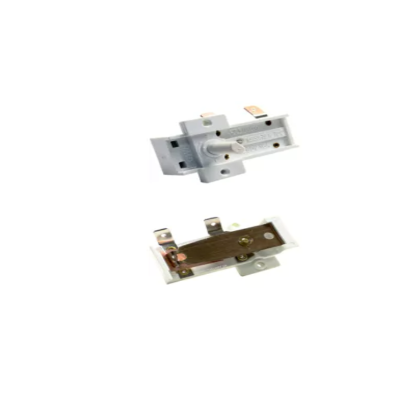 Peças eletrónicas retangulares brancas e metálicas