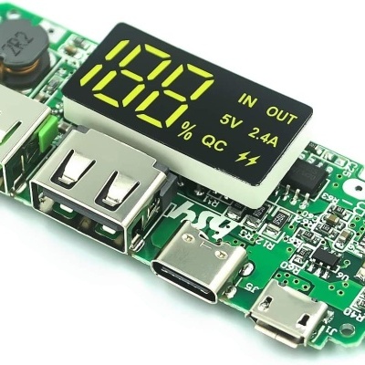 Placa eletrónica com portas USB e display LED