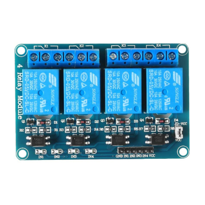 Módulo de quatro relés azul com componentes eletrónicos e etiquetas brancas