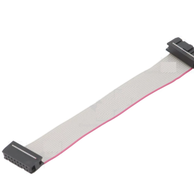 Cabo plano de fita cinzenta com conectores pretos