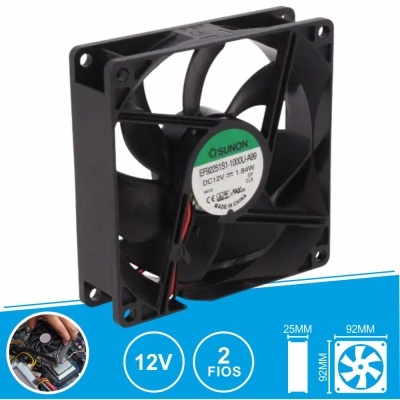 Ventoinha de computador preta com etiqueta central verde e branca