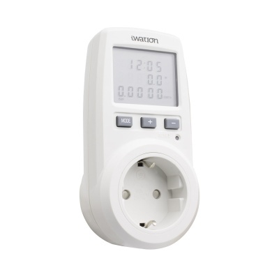 Tomada eletrónica com visor digital e botões de controlo em branco.