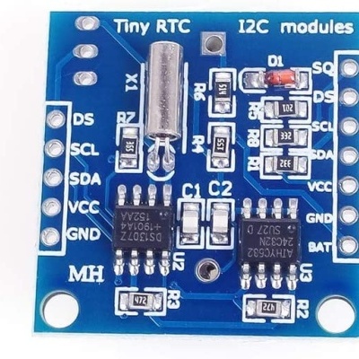 Placa eletrónica azul Tiny RTC 12C para monitorização de tempo