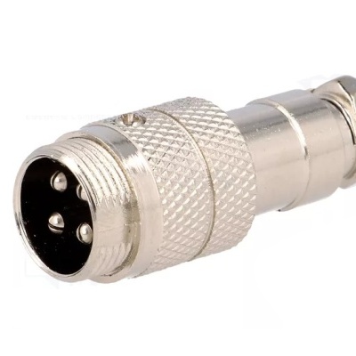 Conector macho metálico com 3 pinos e corpo texturizado prateado