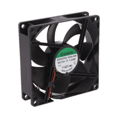 Ventoinha elétrica preta quadrada com etiqueta branca verde no centro