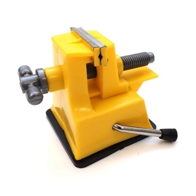 Morsa de bancada amarela com parafuso e manípulo metálico