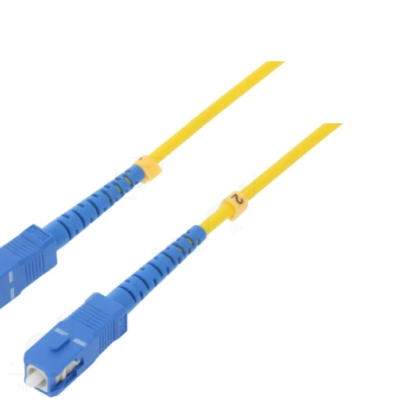 Cabo de fibra ótica amarelo com conectores azuis tipo SC