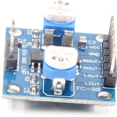 Placa eletrónica azul com componentes eletrónicos e texto FC-99