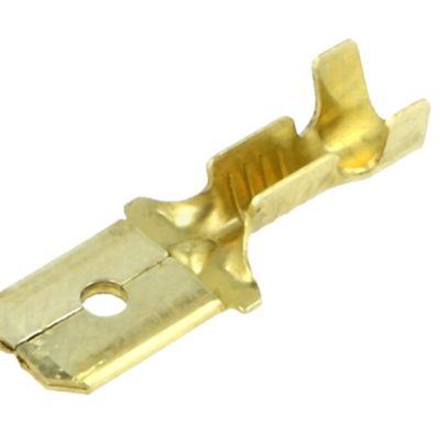 Conector elétrico metálico dourado com buraco circular