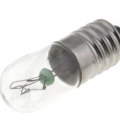 Lâmpada incandescente pequena com bulbo transparente e base metálica prateada