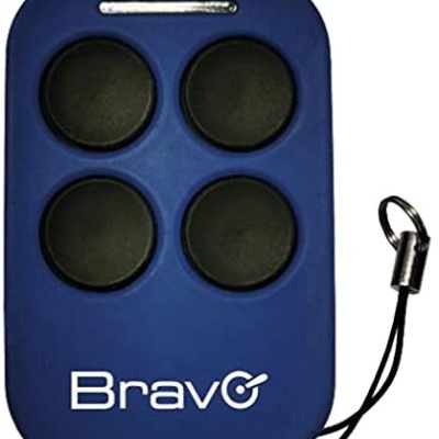 Comando à distância azul com quatro botões e correia preta