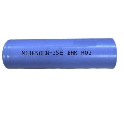 Bateria cylindrical azul com texto impresso sobre fundo branco