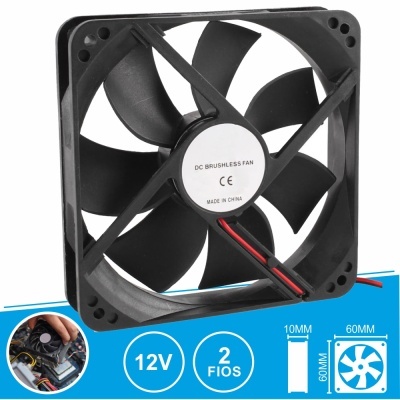 Ventoinha DC Brushless Fan preta quadrada com 7 pás e etiqueta no centro