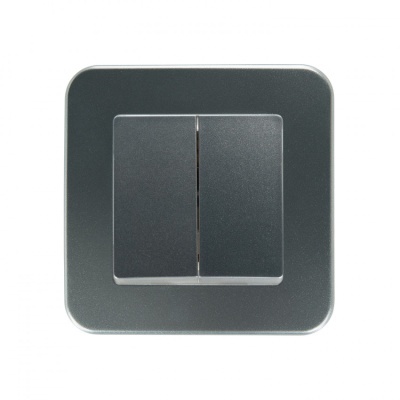 Interruptor elétrico cinza escuro com duas teclas e moldura quadrada