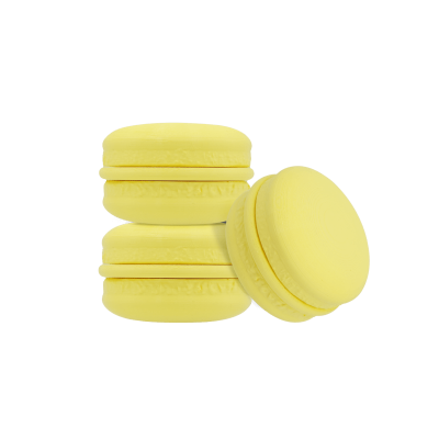 Três macarons amarelos empilhados