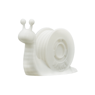 Escultura branca de caracol com texto WINKLE na concha sobre fundo preto