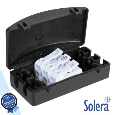 Estojo preto com peças numeradas brancas e marca Solera