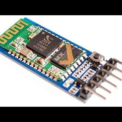 Módulo eletrónico azul com chip, antenna dourada e pinos metálicos