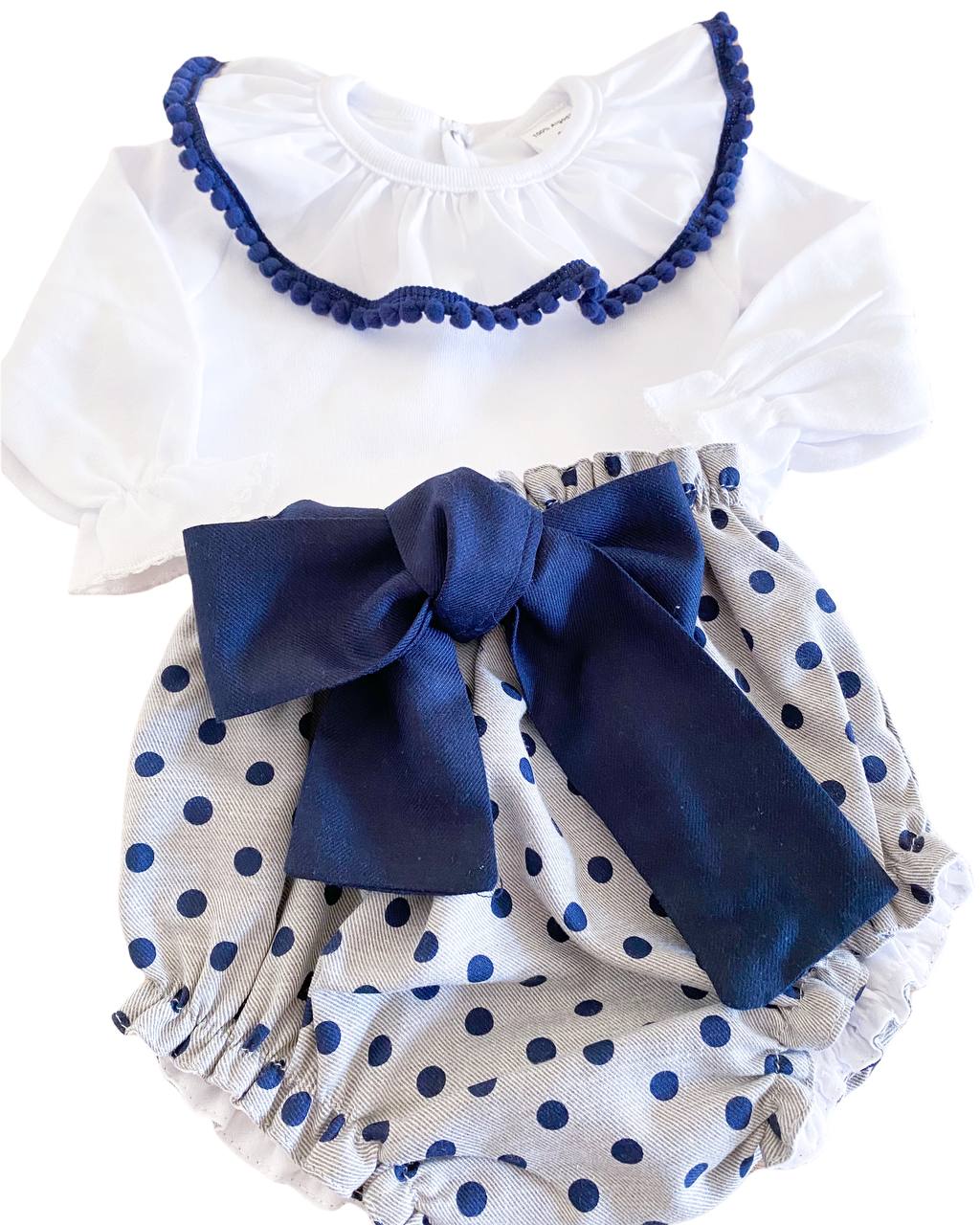 Conjunto bebé com camisola branca e calças curtas de bolinhas azuis