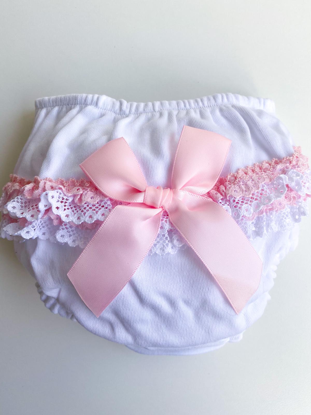 Cueca de bebé branca com renda e laço rosa