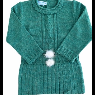 Camisola de malha verde com pompons brancos e padrão de trança