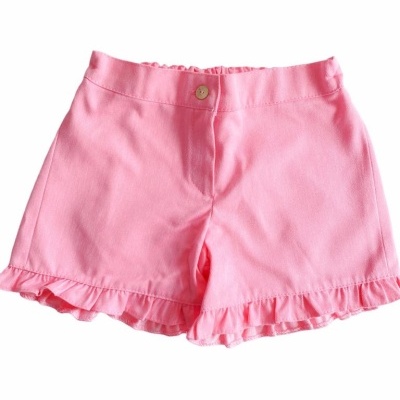 Calções cor-de-rosa com folhos e botão bege