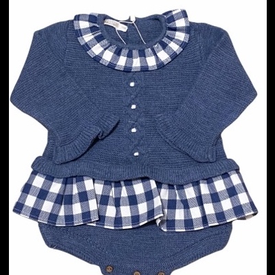 Conjunto de bebé azul com camisola em malha e saia xadrez azul e branca