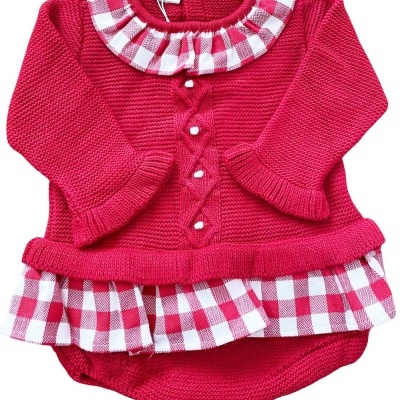 Casaco de bebé vermelho com gola e barra xadrez vermelho e branco