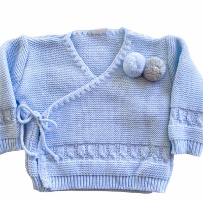 Camisola infantil azul clara em malha com laço e pompons
