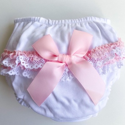Cueca de bebé branca com renda e laço rosa