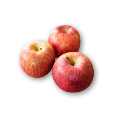 Três maçãs vermelhas com tons amarelos sobre fundo branco