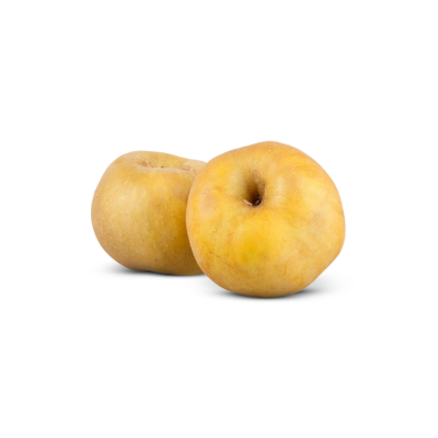 Duas maçãs amarelas com textura ligeiramente rugosa