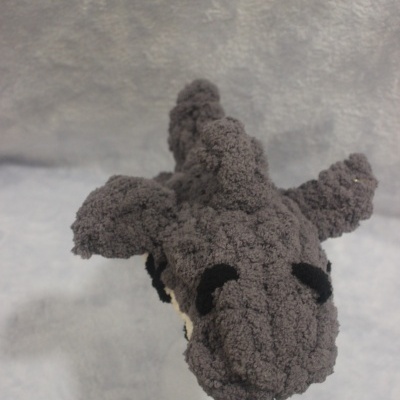 Pelúcia cinza escuro texturizada de animal marinho